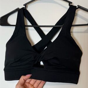 Black Women's Cross-Back Sports Bra